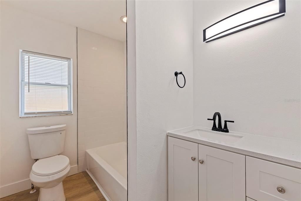 For Sale: $349,900 (4 beds, 2 baths, 1392 Square Feet)