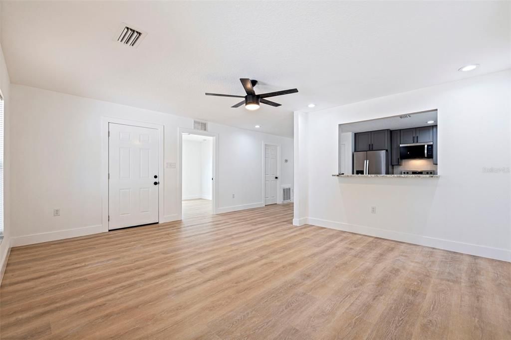 For Sale: $349,900 (4 beds, 2 baths, 1392 Square Feet)