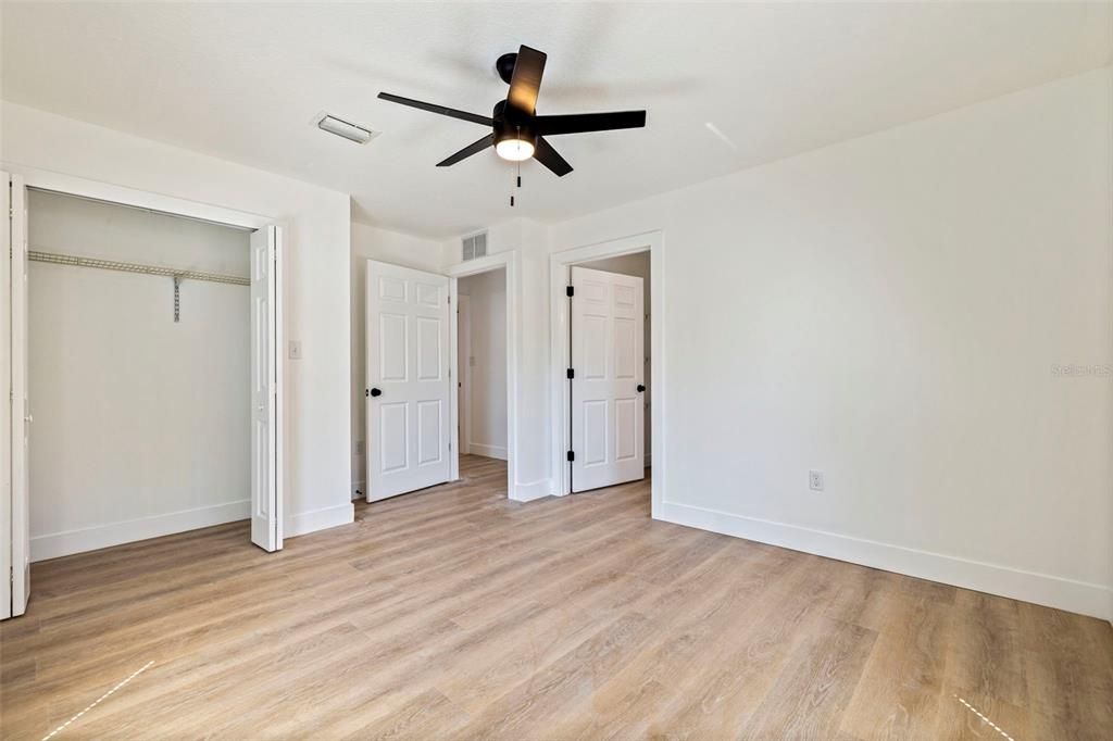 For Sale: $349,900 (4 beds, 2 baths, 1392 Square Feet)