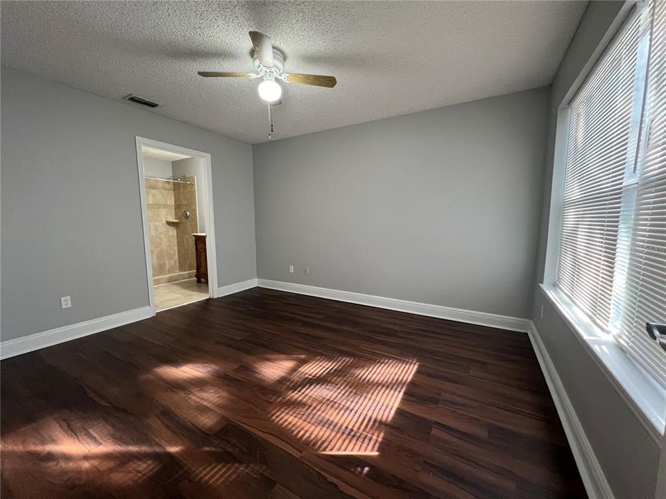 В аренду: $1,600 (2 спален, 2 ванн, 912 Квадратных фут)