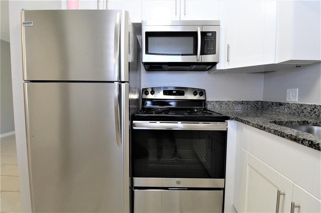 For Rent: $1,400 (1 beds, 1 baths, 560 Square Feet)