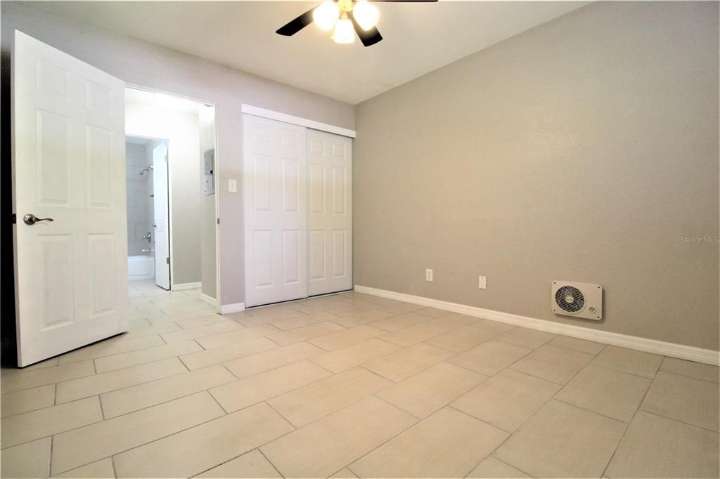 For Rent: $1,400 (1 beds, 1 baths, 560 Square Feet)