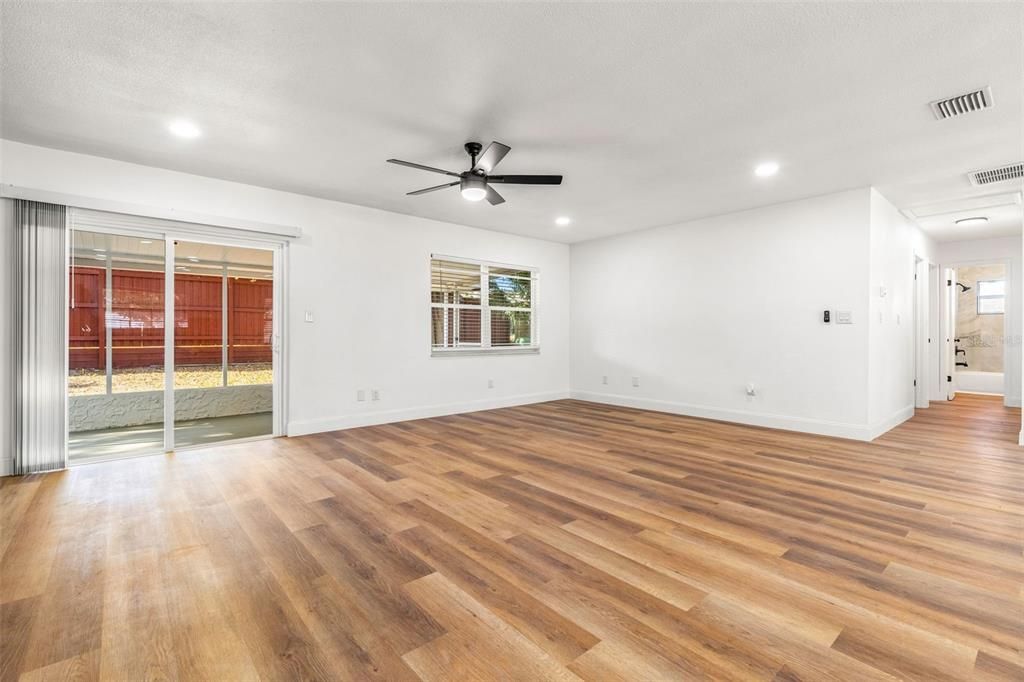 На продажу: $369,999 (3 спален, 2 ванн, 1335 Квадратных фут)