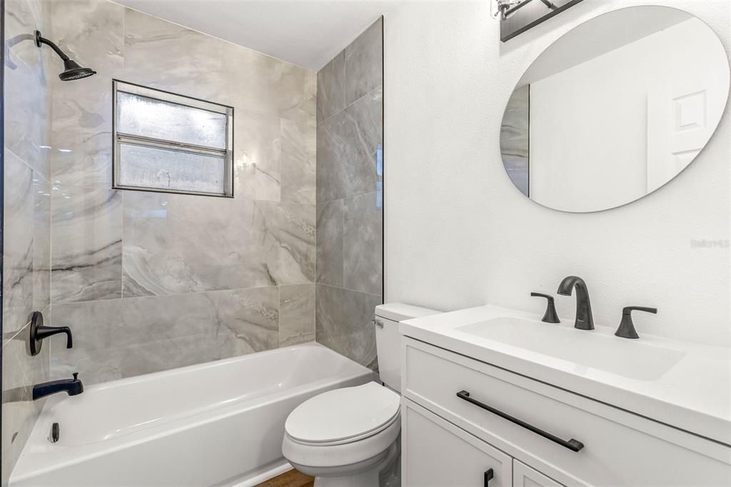 На продажу: $369,999 (3 спален, 2 ванн, 1335 Квадратных фут)