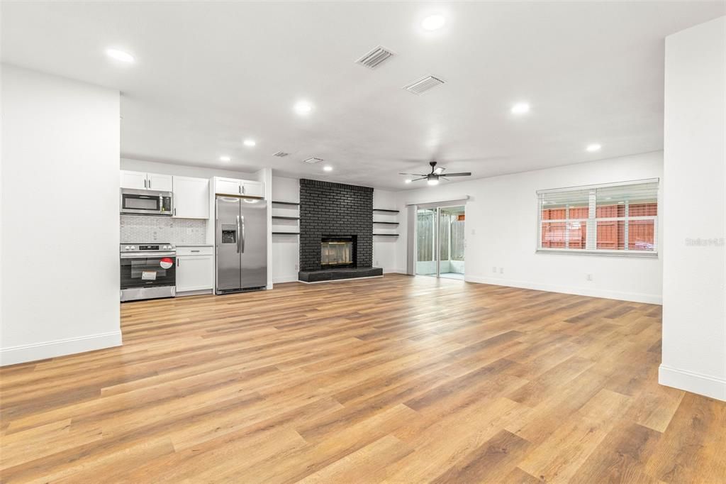 На продажу: $369,999 (3 спален, 2 ванн, 1335 Квадратных фут)