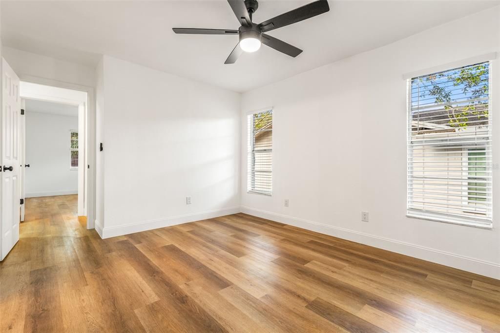 На продажу: $369,999 (3 спален, 2 ванн, 1335 Квадратных фут)