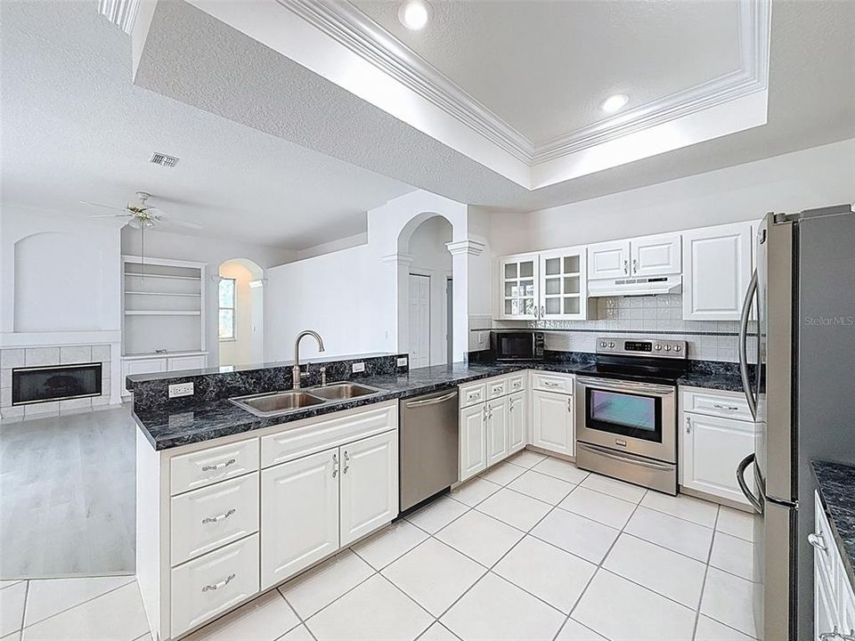 На продажу: $460,000 (4 спален, 3 ванн, 2218 Квадратных фут)