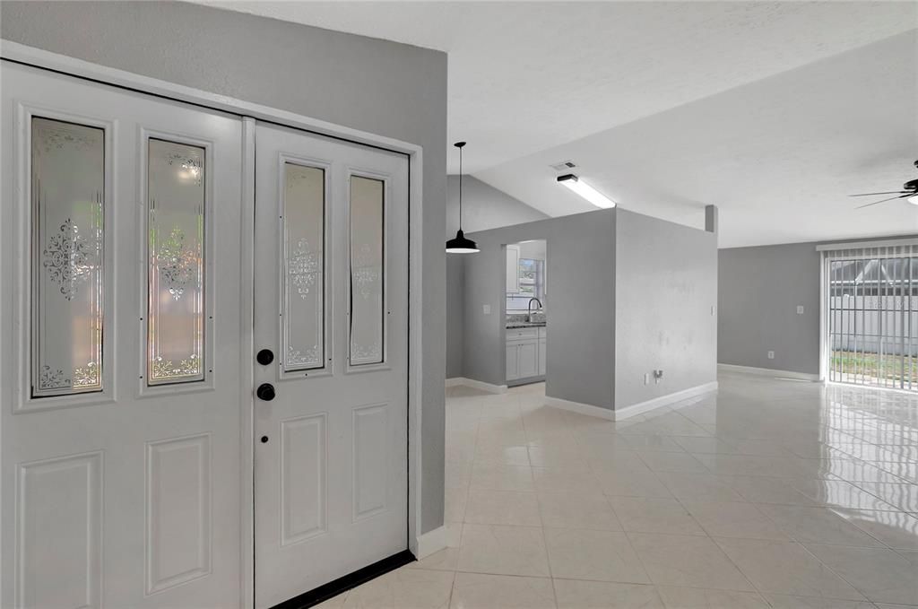 For Sale: $359,900 (3 beds, 2 baths, 1272 Square Feet)