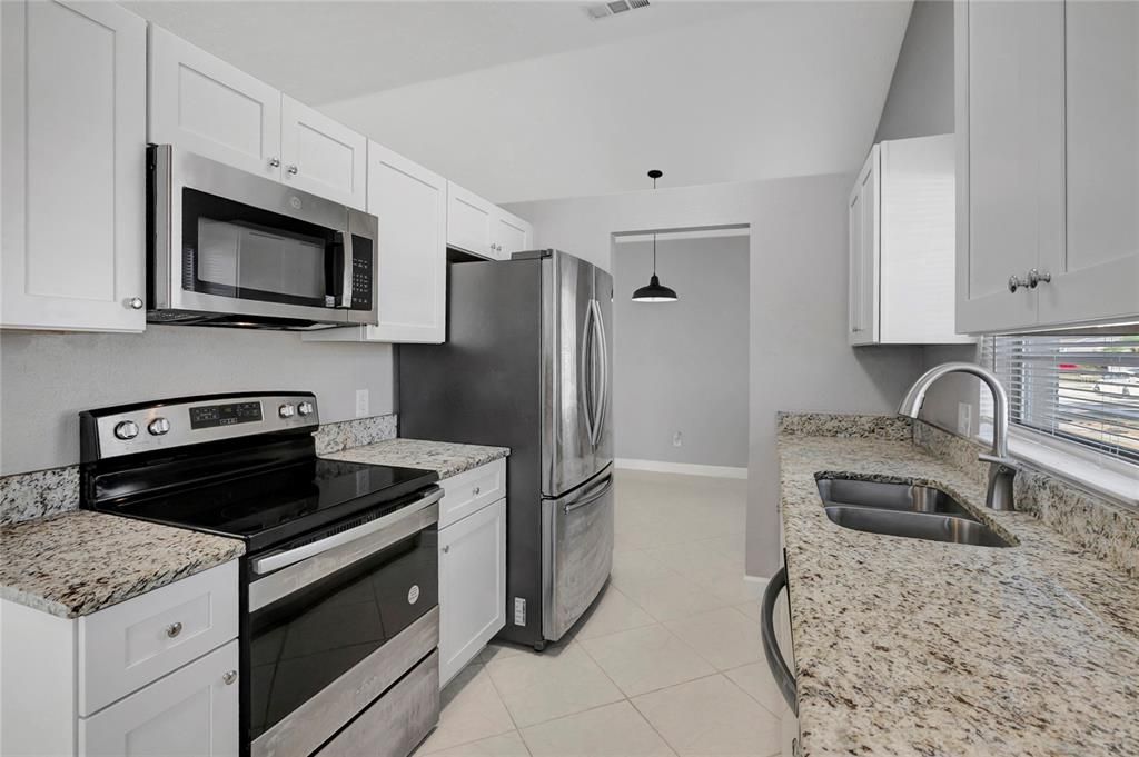 For Sale: $359,900 (3 beds, 2 baths, 1272 Square Feet)