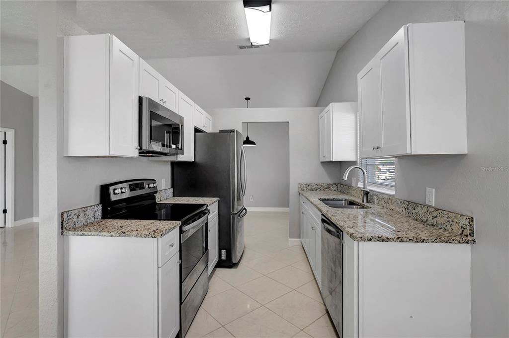 For Sale: $359,900 (3 beds, 2 baths, 1272 Square Feet)