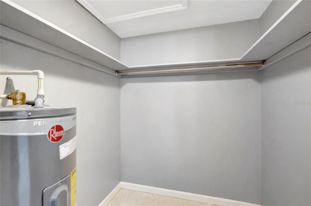 For Sale: $359,900 (3 beds, 2 baths, 1272 Square Feet)