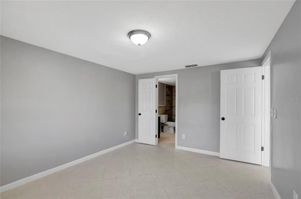 For Sale: $359,900 (3 beds, 2 baths, 1272 Square Feet)