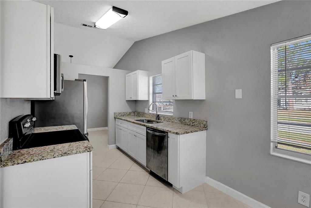 For Sale: $359,900 (3 beds, 2 baths, 1272 Square Feet)