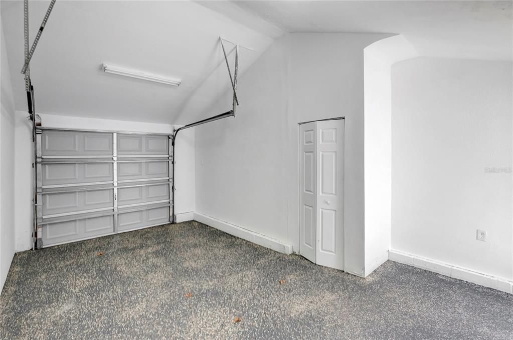 For Sale: $359,900 (3 beds, 2 baths, 1272 Square Feet)