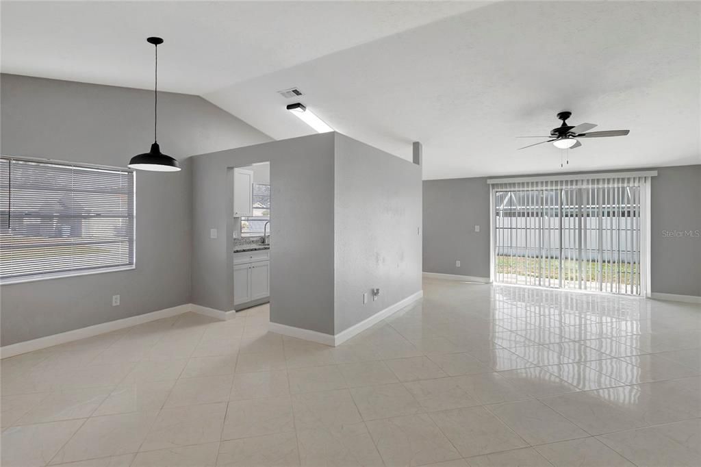 For Sale: $359,900 (3 beds, 2 baths, 1272 Square Feet)