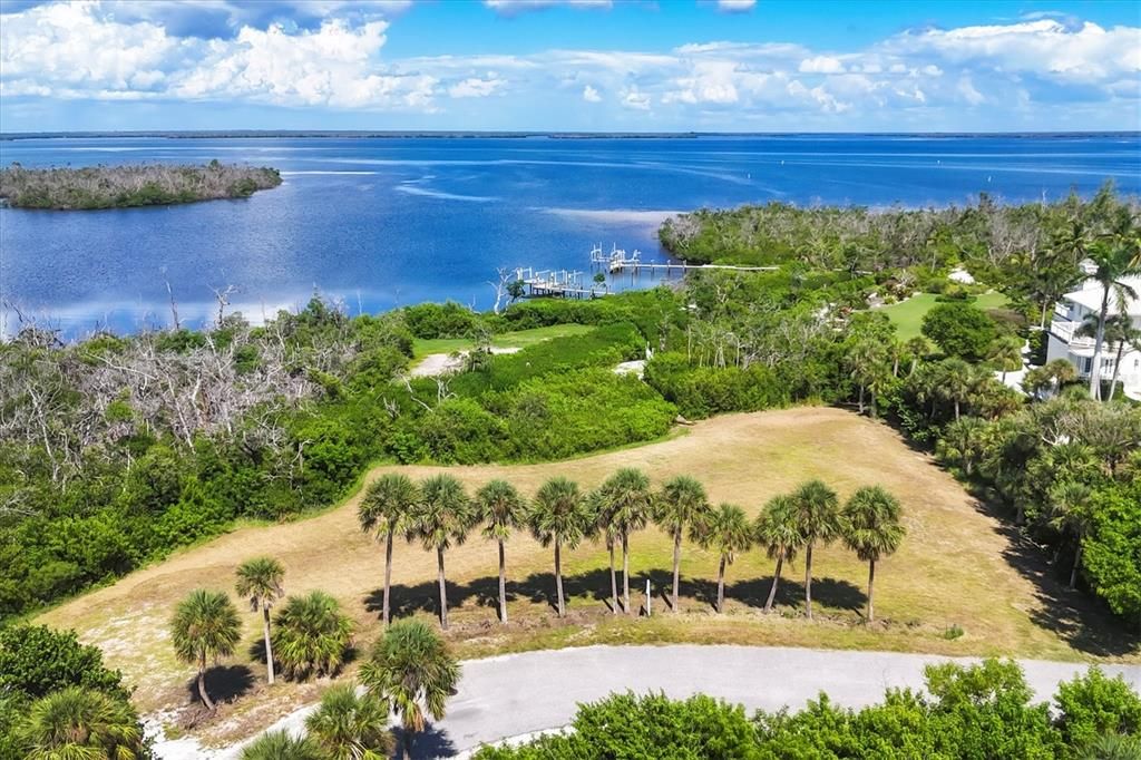 待售: $2,900,000 (1.90 acres)