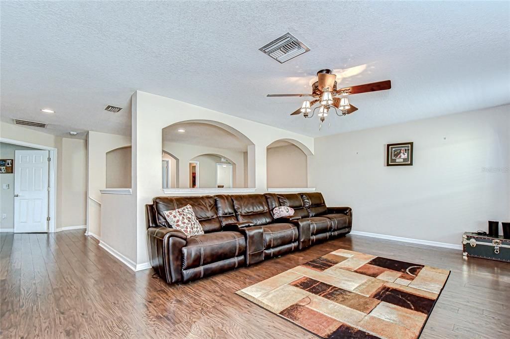 На продажу: $499,000 (5 спален, 4 ванн, 3737 Квадратных фут)