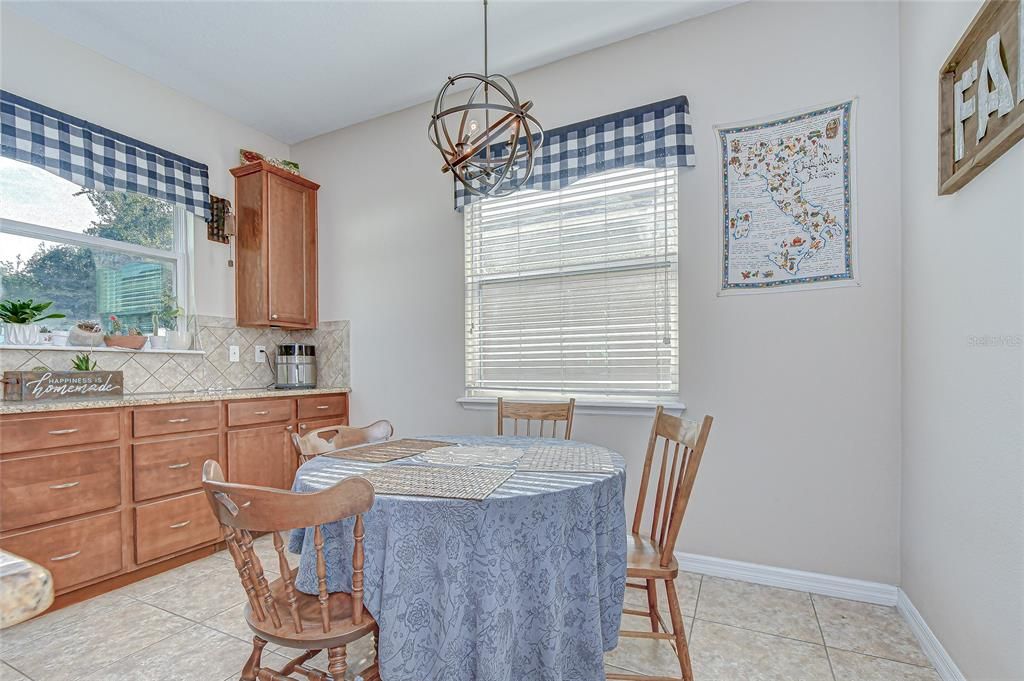 На продажу: $499,000 (5 спален, 4 ванн, 3737 Квадратных фут)