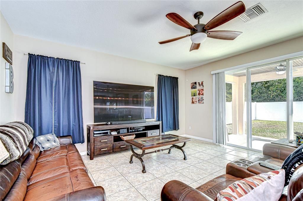 На продажу: $499,000 (5 спален, 4 ванн, 3737 Квадратных фут)