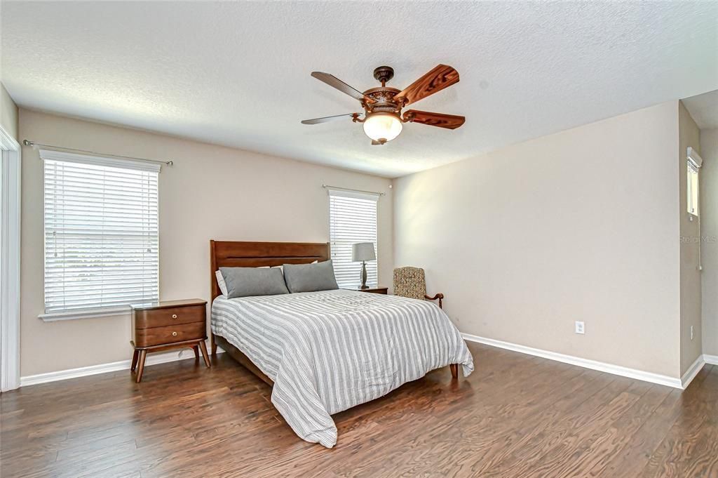 На продажу: $499,000 (5 спален, 4 ванн, 3737 Квадратных фут)