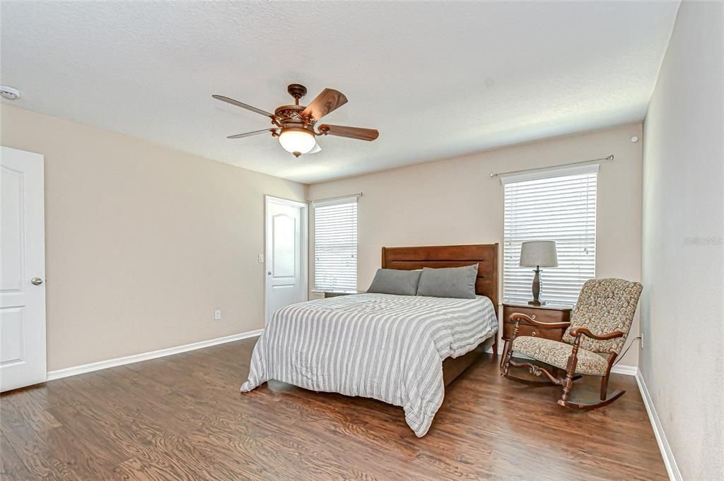 На продажу: $499,000 (5 спален, 4 ванн, 3737 Квадратных фут)