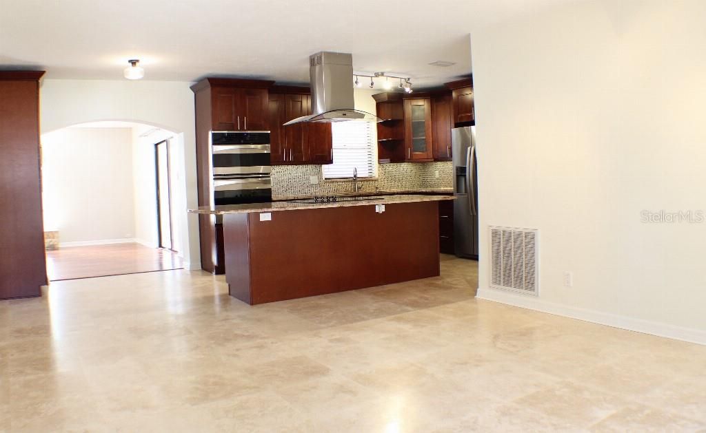 En Venta: $459,000 (4 camas, 2 baños, 1599 Pies cuadrados)