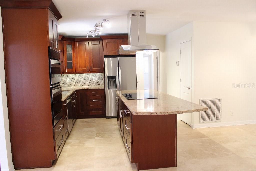 En Venta: $459,000 (4 camas, 2 baños, 1599 Pies cuadrados)