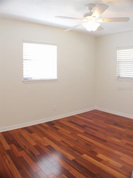 En Venta: $459,000 (4 camas, 2 baños, 1599 Pies cuadrados)