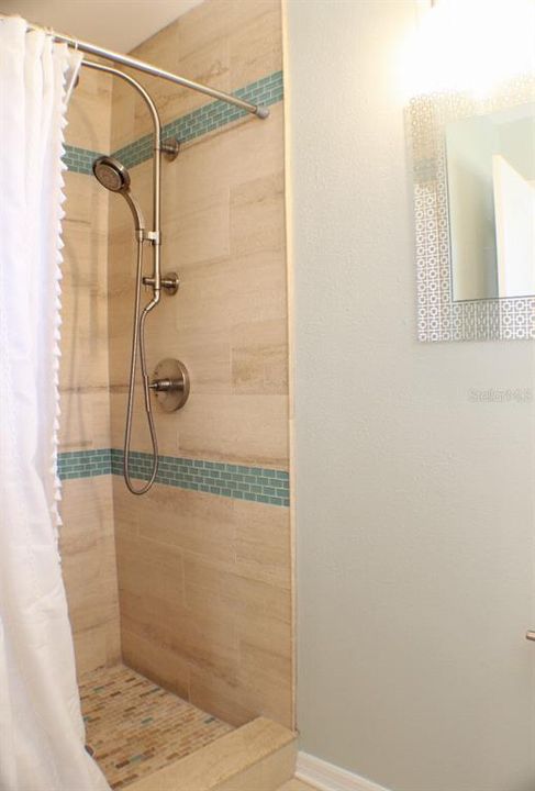 En Venta: $459,000 (4 camas, 2 baños, 1599 Pies cuadrados)