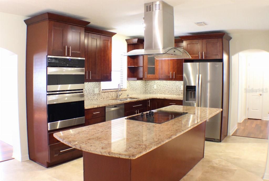 En Venta: $459,000 (4 camas, 2 baños, 1599 Pies cuadrados)