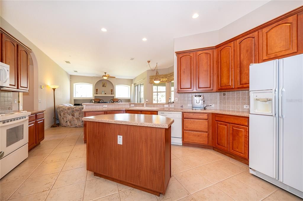 待售: $825,000 (4 贝兹, 3 浴室, 2741 平方英尺)