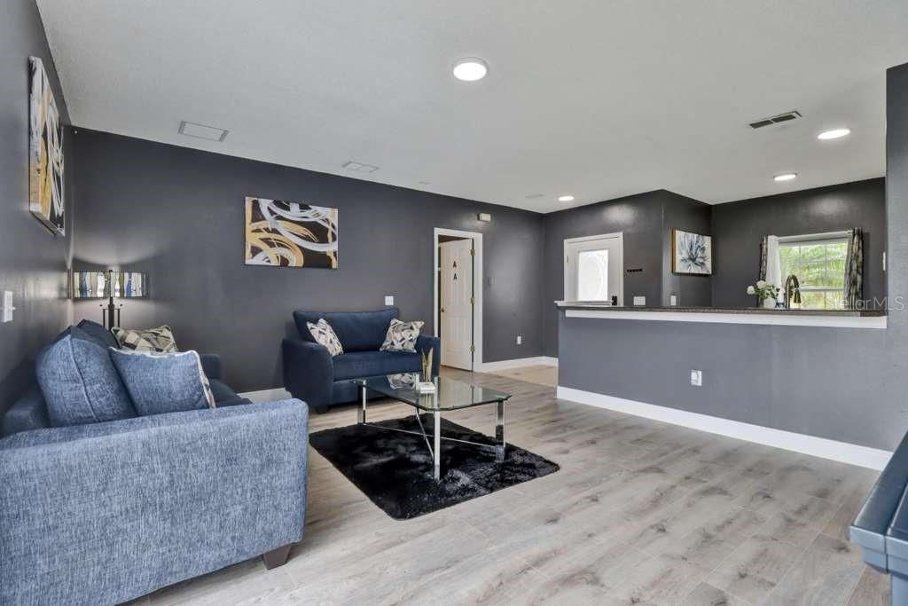 出租: $2,300 (3 贝兹, 2 浴室, 1383 平方英尺)