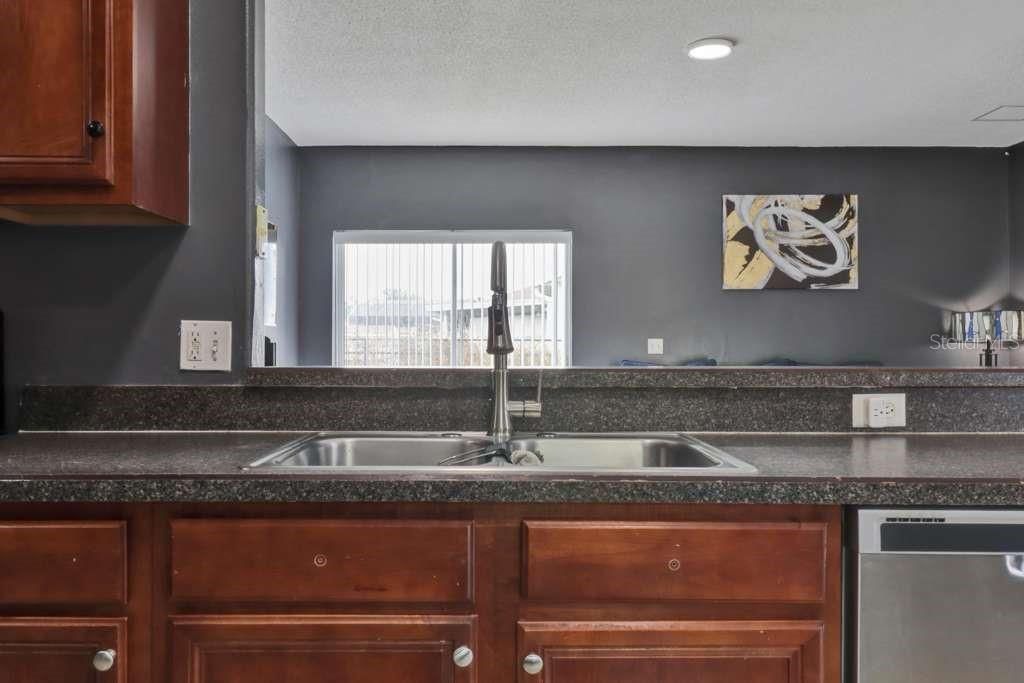 出租: $2,300 (3 贝兹, 2 浴室, 1383 平方英尺)