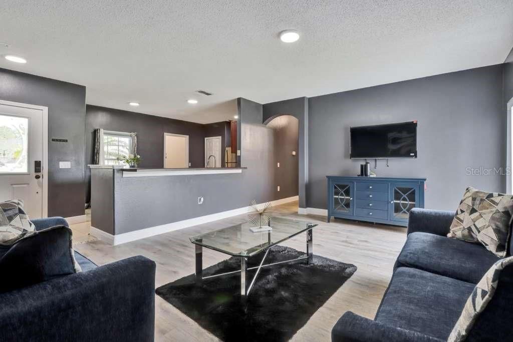 出租: $2,300 (3 贝兹, 2 浴室, 1383 平方英尺)