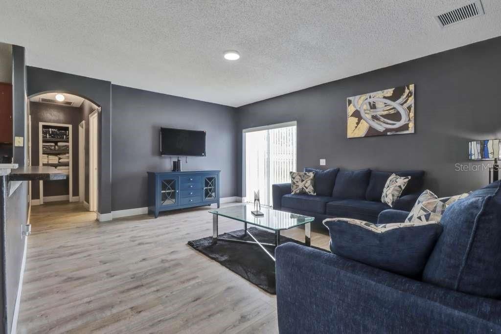 出租: $2,300 (3 贝兹, 2 浴室, 1383 平方英尺)