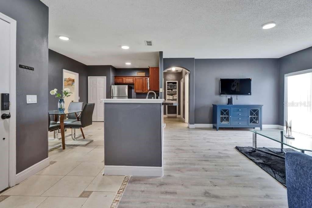 出租: $2,300 (3 贝兹, 2 浴室, 1383 平方英尺)