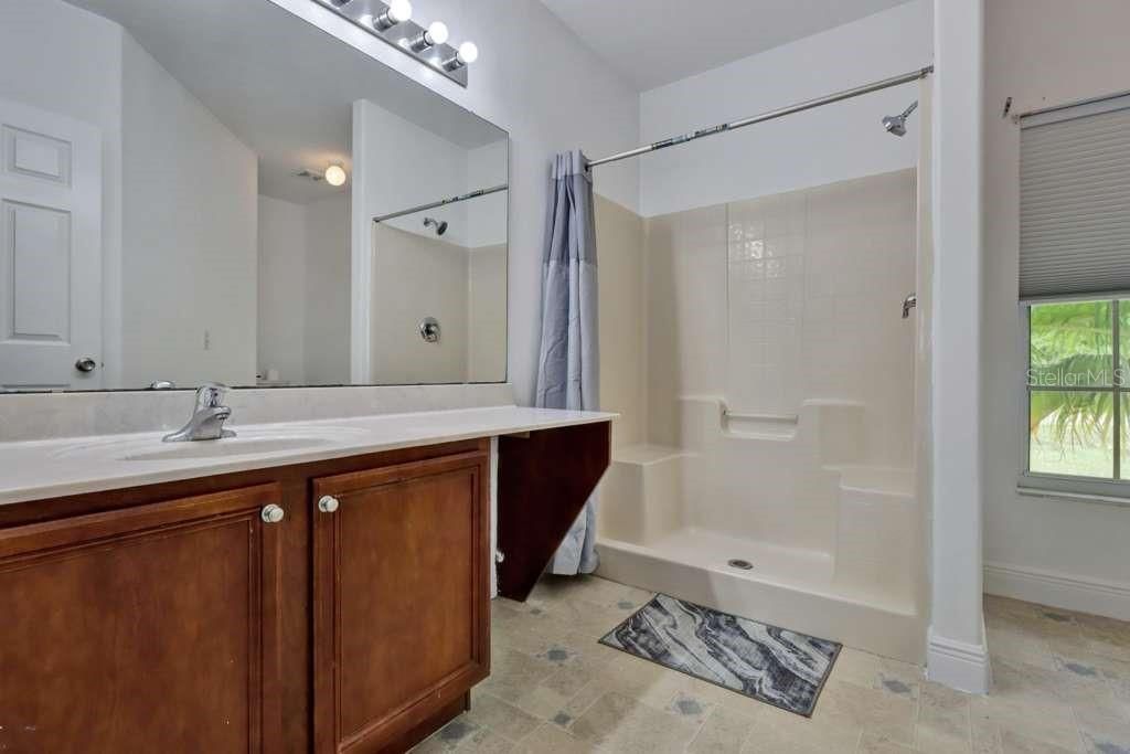 出租: $2,300 (3 贝兹, 2 浴室, 1383 平方英尺)