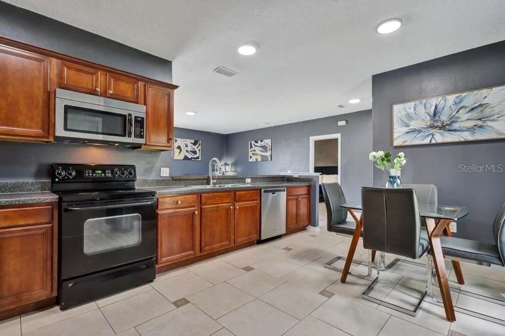 出租: $2,300 (3 贝兹, 2 浴室, 1383 平方英尺)