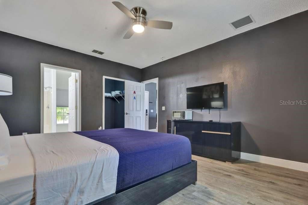 出租: $2,300 (3 贝兹, 2 浴室, 1383 平方英尺)