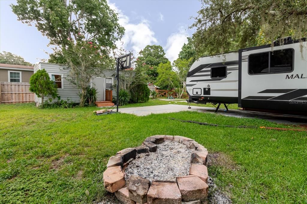 На продажу: $169,995 (1 спален, 1 ванн, 400 Квадратных фут)