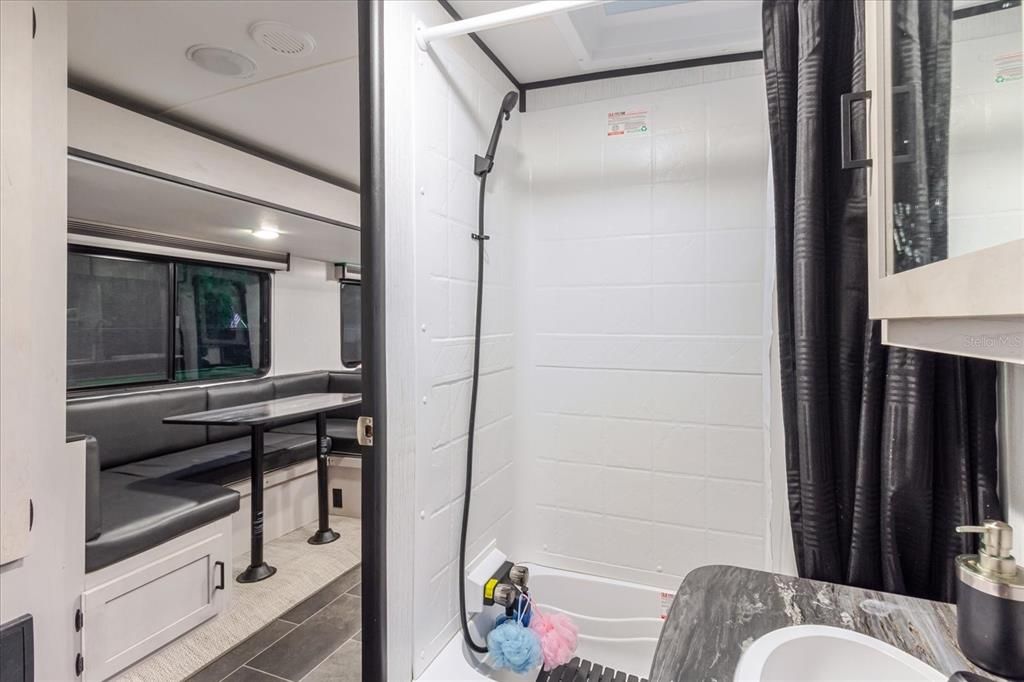 На продажу: $169,995 (1 спален, 1 ванн, 400 Квадратных фут)