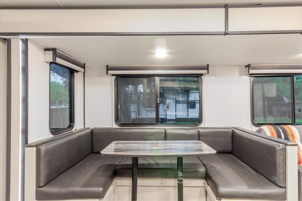 На продажу: $169,995 (1 спален, 1 ванн, 400 Квадратных фут)