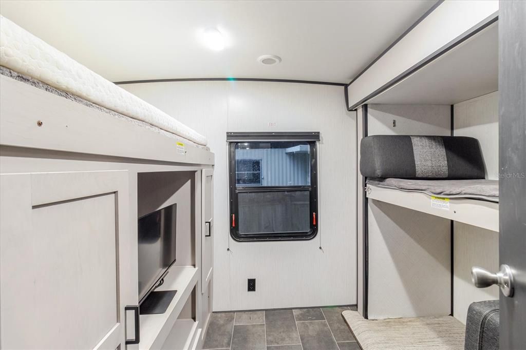 На продажу: $169,995 (1 спален, 1 ванн, 400 Квадратных фут)