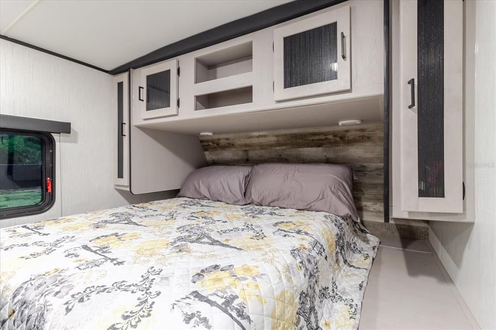 На продажу: $169,995 (1 спален, 1 ванн, 400 Квадратных фут)