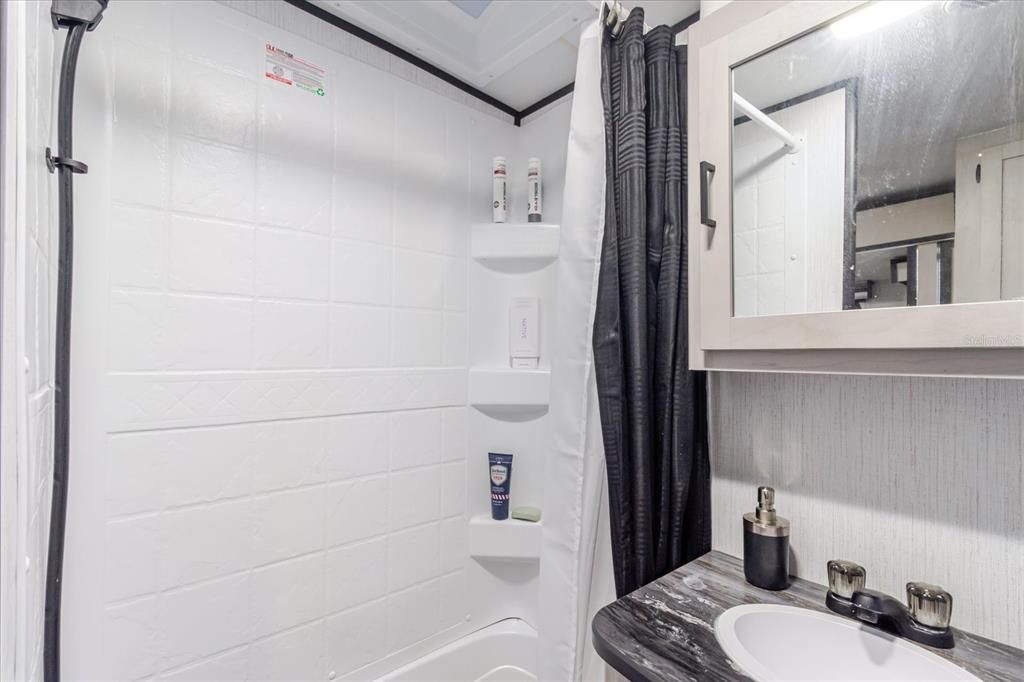 На продажу: $169,995 (1 спален, 1 ванн, 400 Квадратных фут)