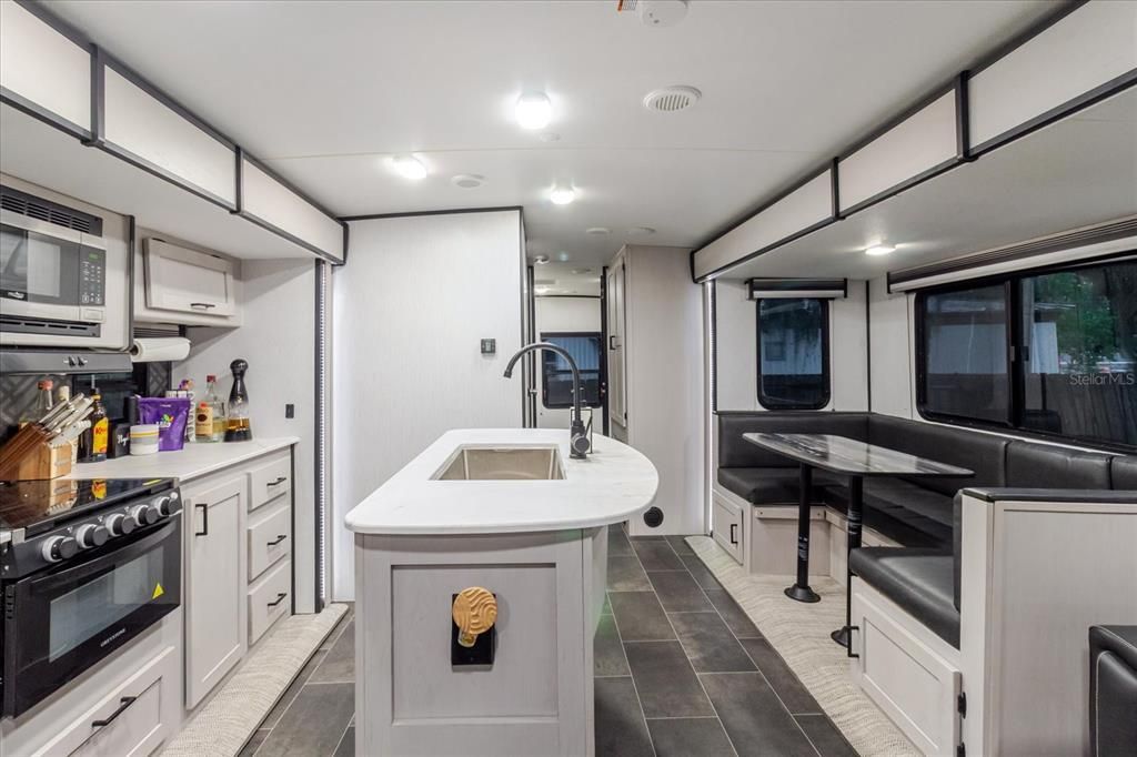 На продажу: $169,995 (1 спален, 1 ванн, 400 Квадратных фут)