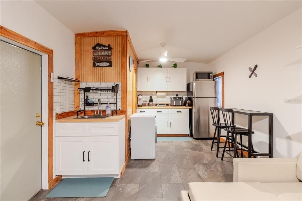 На продажу: $169,995 (1 спален, 1 ванн, 400 Квадратных фут)