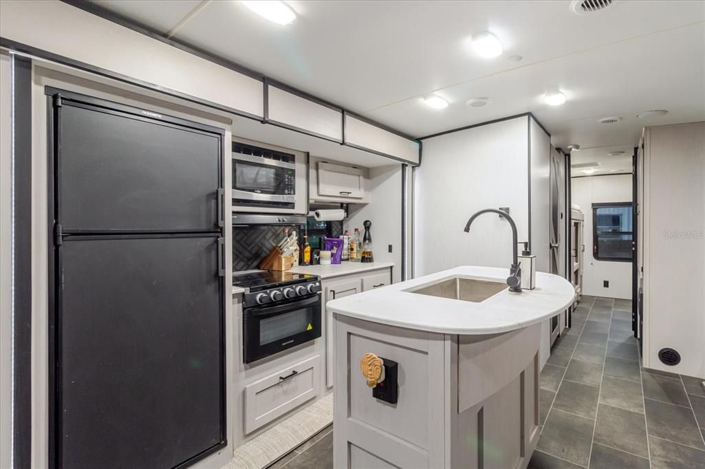 На продажу: $169,995 (1 спален, 1 ванн, 400 Квадратных фут)