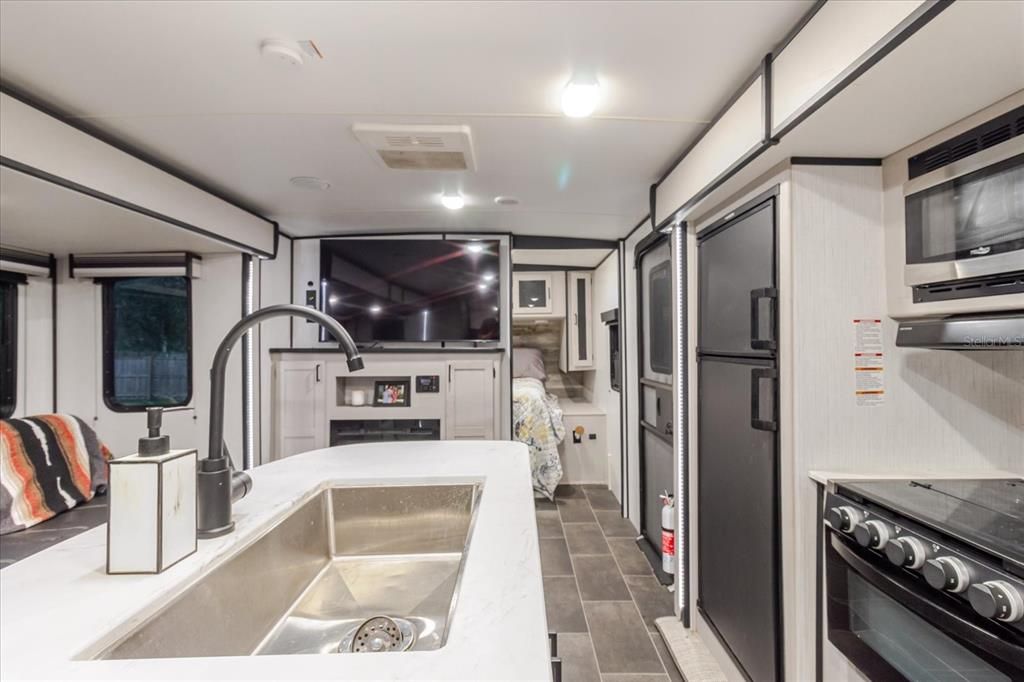 На продажу: $169,995 (1 спален, 1 ванн, 400 Квадратных фут)