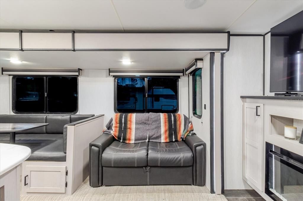 На продажу: $169,995 (1 спален, 1 ванн, 400 Квадратных фут)